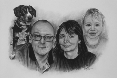 kresbanaprani-kresleny-portreti-nazakazku-kresba-kresleni-art-realisticka-tuzka-uhel-A3-kolaz-rodina-RadekZdrazil-20201206